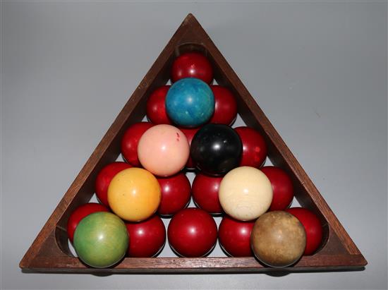 A set of 22 Victorian/Edwardian ivory billiards balls